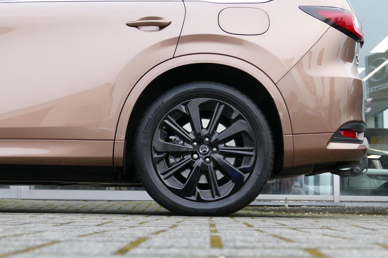 Mazda CX-80 2.5 e-SkyActiv PHEV Homura Plus 6p. | Trekhaak | 360 View | Adapt Cruise | Apple/Android | Bose | Pano | RIJKLAARPRIJS!!