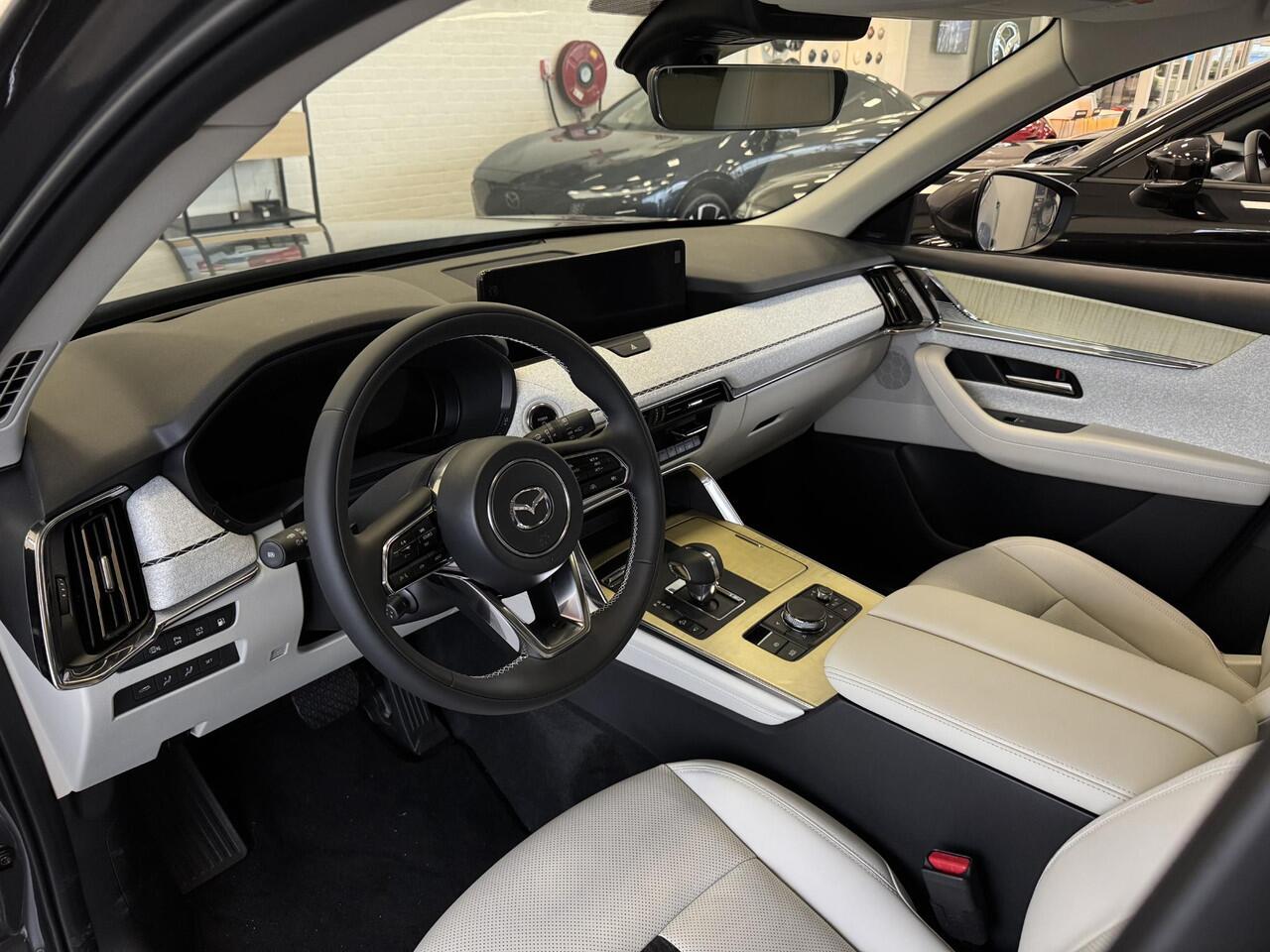 Mazda CX-80 2.5 e-SkyActiv PHEV Takumi Plus | Demo korting | 1e zitrij stoelverwarming/verkoeling | 2e zitrij stoelverwarming/verkoeling | Apple-carplay / Android-Auto | 6 persoons | Panoramisch schuif-kanteldak | 360* Camera | Adaptieve cruise control | BOSE Premium