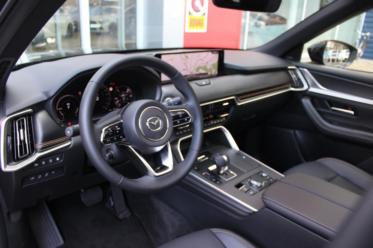 Mazda CX-80 2.5 e-SkyActiv 328PK PHEV HOMURA PLUS | 7-PERSOONS! | NIEUWE AUTO! | DRIVER PERSONALIZATION SYSTEM (GEZICHTSHERKENNING) | ELEKTRISCH BEDIENBARE VOORSTOELEN | FULL LEDEREN BEKLEDING | ADAPTIVE CRUISE CONTROL | 20" LICHTMETALEN VELGEN BLACK | 360° CAMERA | 
