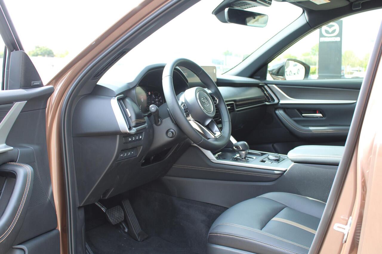 Mazda CX-80 2.5 e-SkyActiv PHEV Homura Plus , Demovoordeel ¤ 13.740,-, Automaat, Pano/Schuifdak, Klasse 3 Alarm, 7-Zits, Leder, 360 Camera, Bose, Adap Cruise, LMV 20 Inch