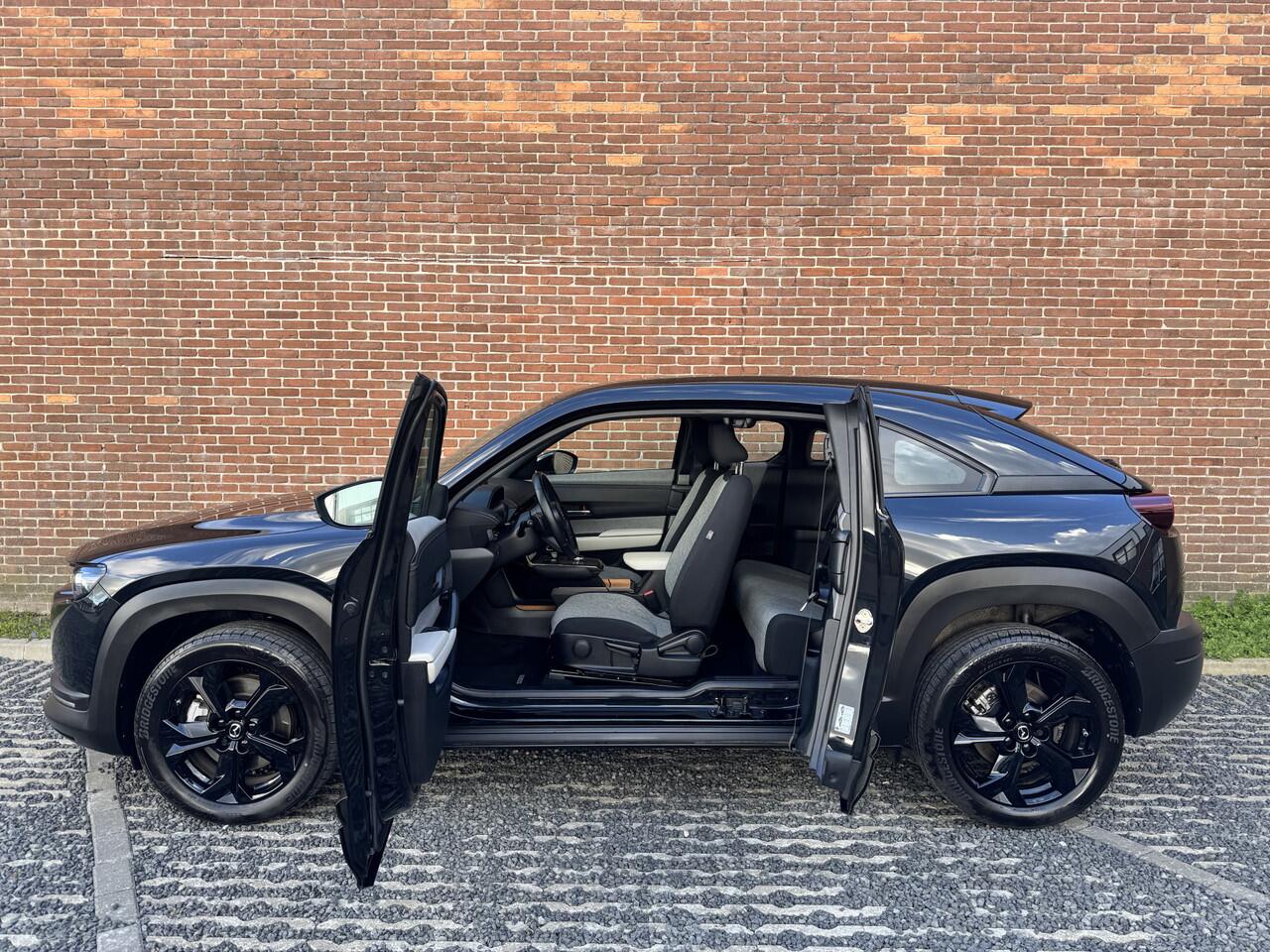 Mazda MX-30 e-SkyActiv EV 145 Exclusive-line | BLACK EDITION Navigatie | Achteruitrijcamera | Climate control | 18 Inch lmv | 16 % bijtelling tot 29-04-2029