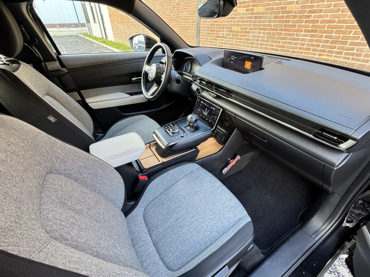 Mazda MX-30 e-SkyActiv EV 145 Exclusive-line | BLACK EDITION Navigatie | Achteruitrijcamera | Climate control | 18 Inch lmv | 16 % bijtelling tot 29-04-2029