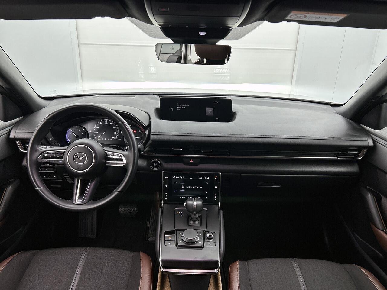 Mazda MX-30 e-SkyActiv 145 First Edition 36 kWh Navigatie | Camera achter | Stoelverwarming | PDC | Lichtmetaal