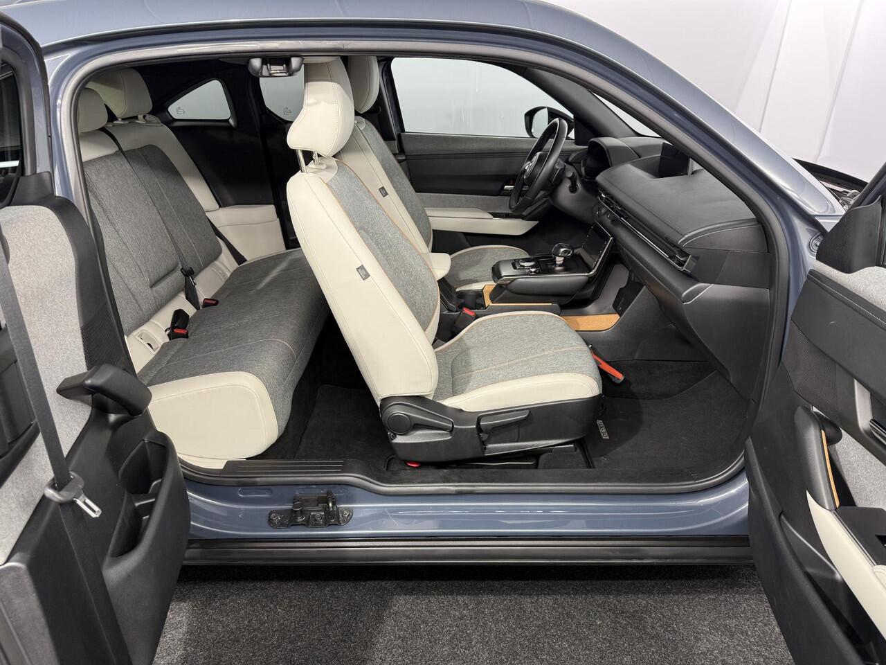 Mazda MX-30 e-SkyActiv 145 First Edition 36 kWh / 100% Electrisch / Navi / Camera / Luxe pakket