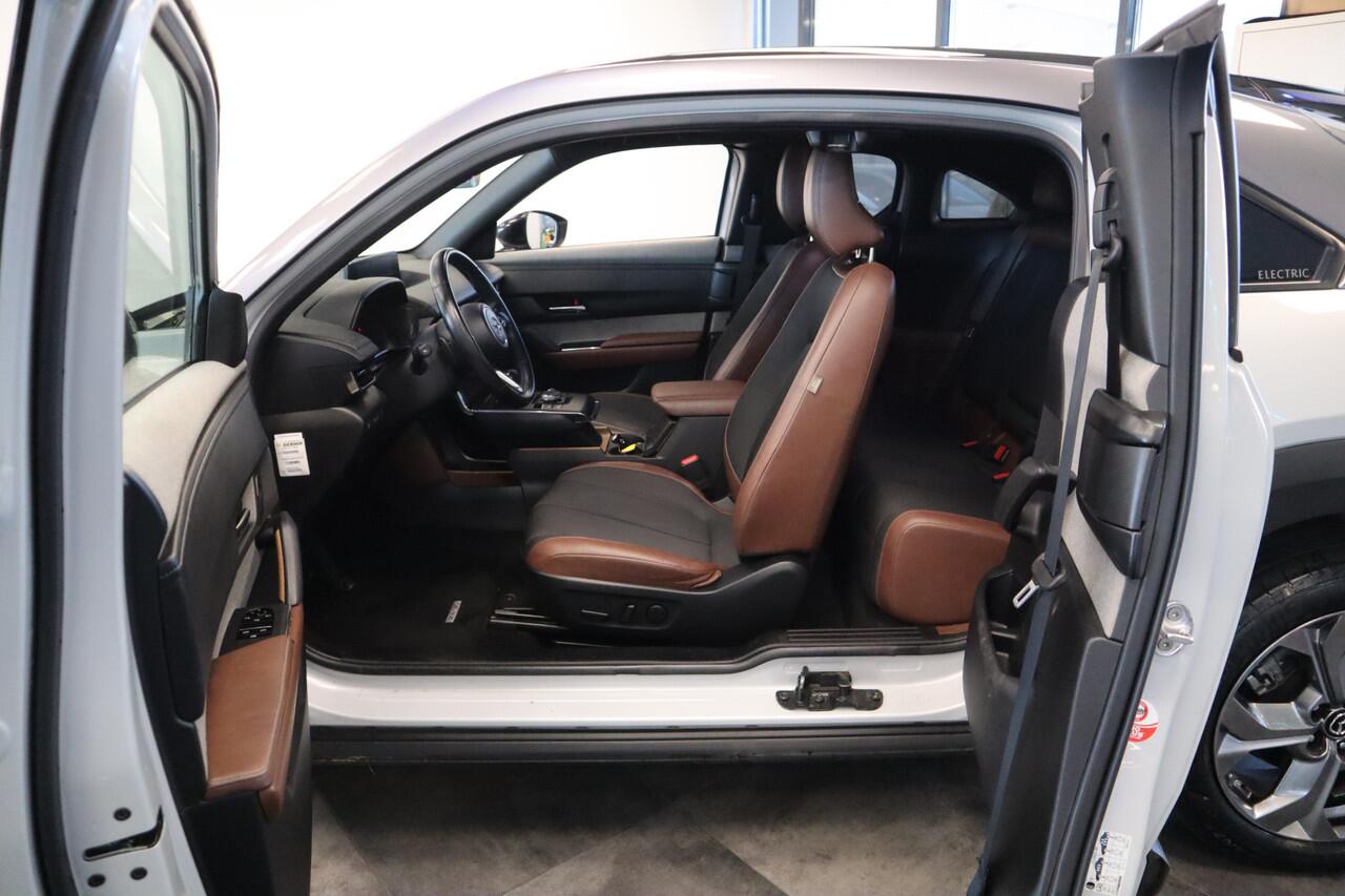 Mazda MX-30 e-SkyActiv 145 First Edition 36 kWh Navigatie Halfleder interieur 18 lmv lane ass. 24 maanden garantie mogelijk (*vraag naar de voorwaarden)