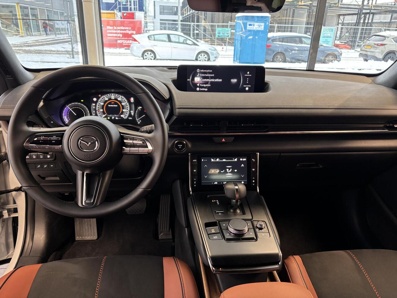 Mazda MX-30 e-SkyActiv R-EV 170 Nagisa , Demovoordeel ¤ 9.250-, Half Leder, Bose, Adap.Cruise, Navi, Apple Carplay, Clima, Camera, PDC, HUD, Stuur/Stoelverwarming, 18" LMV