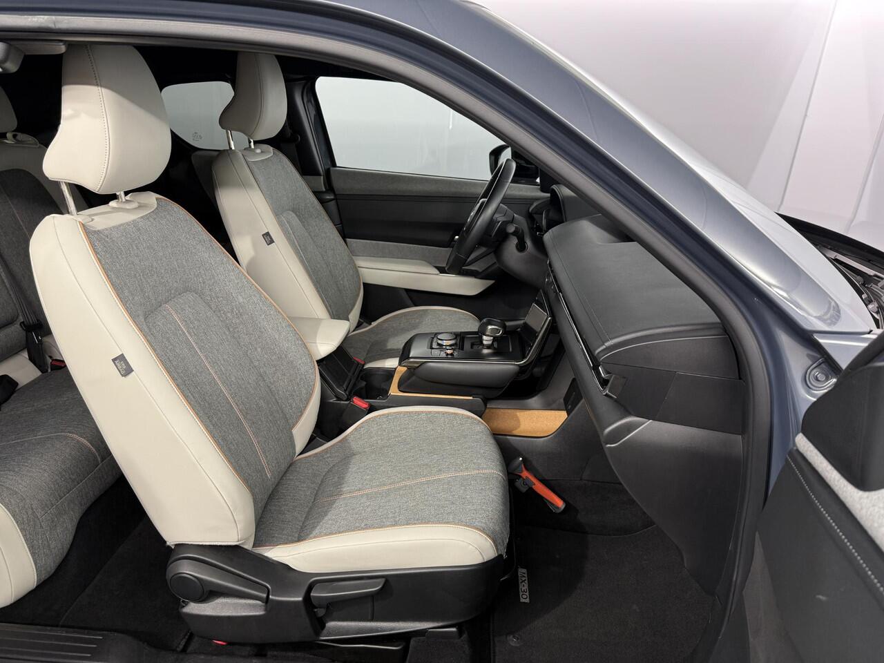 Mazda MX-30 e-SkyActiv 145 First Edition 36 kWh / 100% Electrisch / Navi / Camera / Luxe pakket