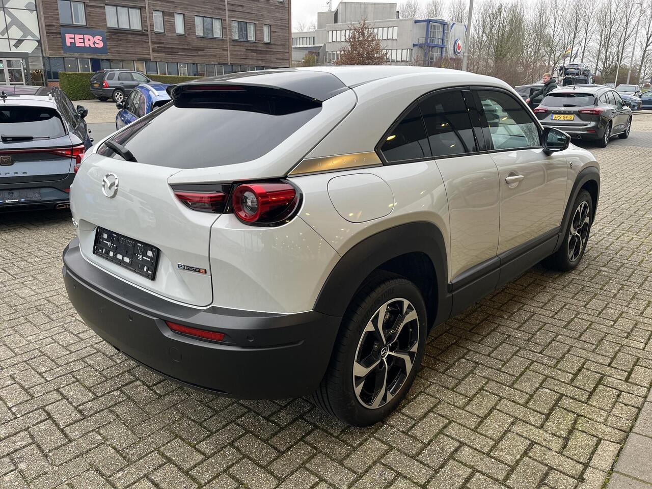 Mazda MX-30 e-SkyActiv R-EV 170 Makoto | Schuifdak | Rondomzicht Camera | Stoelverwarming | Premium audio