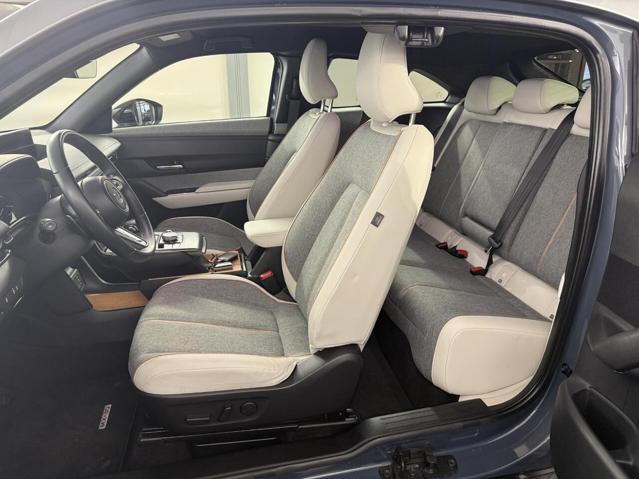 Mazda MX-30 e-SkyActiv 145 First Edition 36 kWh / Navigatie / Climate Ccontrol / Cruise Control /