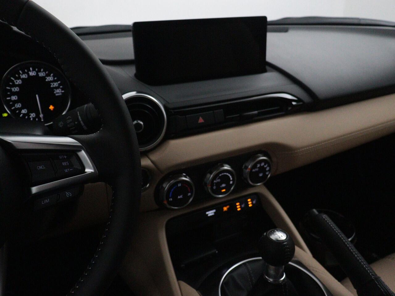 Mazda MX-5 1.5 SKYACTIV-G 132 6MT RWD Kazari