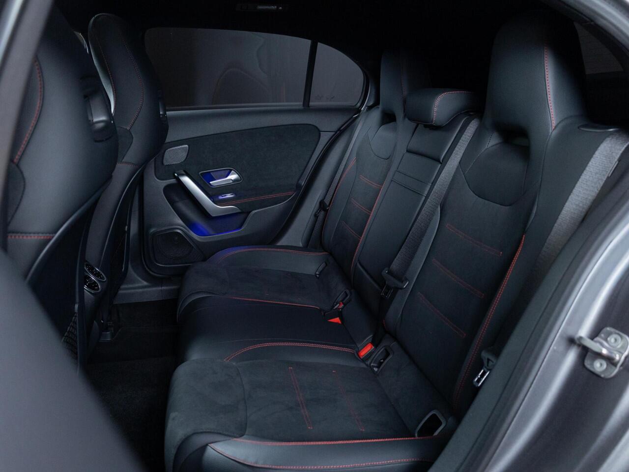 Mercedes-Benz A-KLASSE Hatchback 180 Star Edition AMG Limited Premium PLUS | Panorama dak