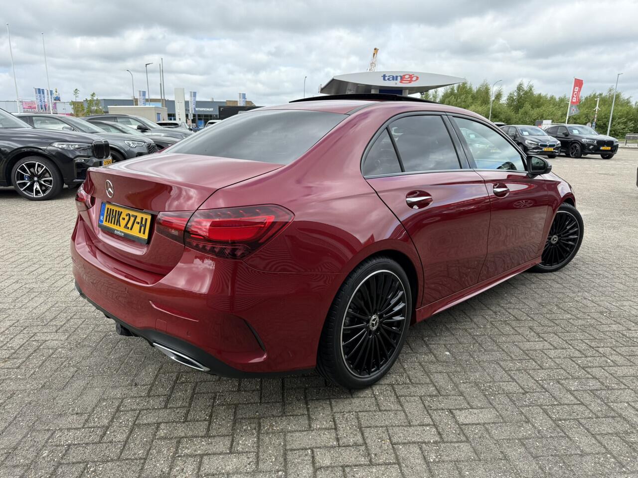 Mercedes-Benz A-KLASSE 180 AMG Line Star Edition 19 Inch Panoramadak Trekhaak Achteruitrijcamera