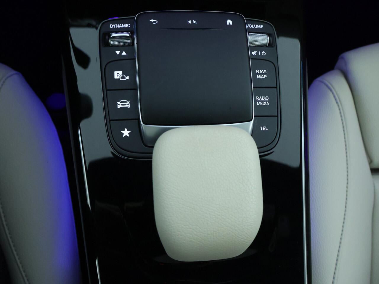 Mercedes-Benz A-KLASSE 250e Luxury-Line | Panorama schuif/kanteldak | Parkeersensoren + achteruitrijcamera | Multibeam Led | Sfeerverlichting | Dodehoekass | Apple CarPlay | Inclusief 24 maanden MB Certified garantie voor Europa.