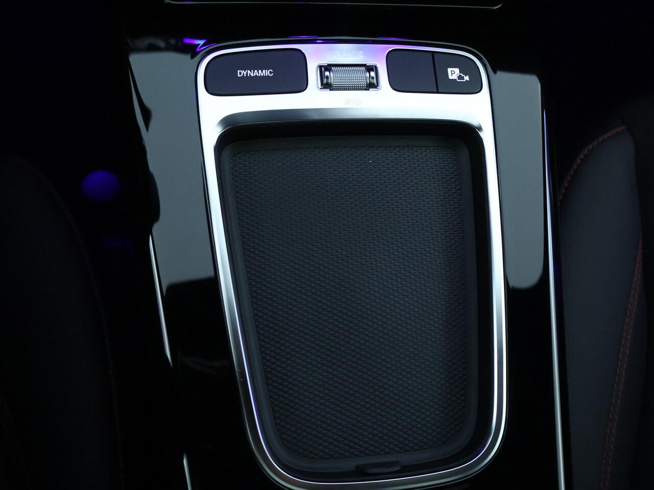 Mercedes-Benz A-KLASSE 250 e AMG Plug-In Hybride | Panorama Schuif/Kanteldak | Sfeerverlichting | Distronic | Burmester® | Multibeam Koplampen | Multi-spaaks LM velgen | Premium Pack Inclusief 24 maanden MB Certified garantie voor Europa.