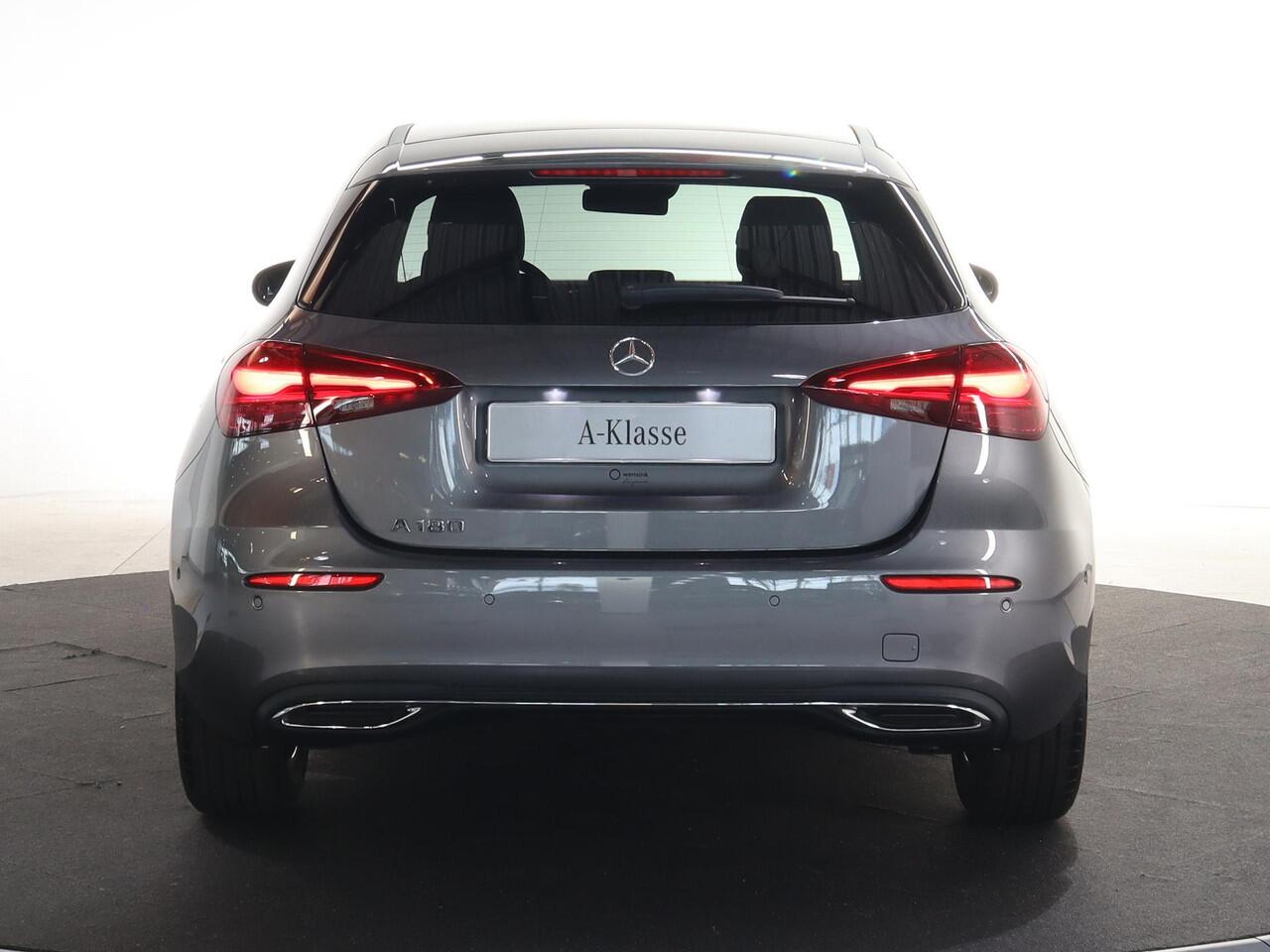 Mercedes-Benz A-KLASSE 180 Luxury Line | Achteruitrijcamera | LED-koplampen | Dodehoekassistent