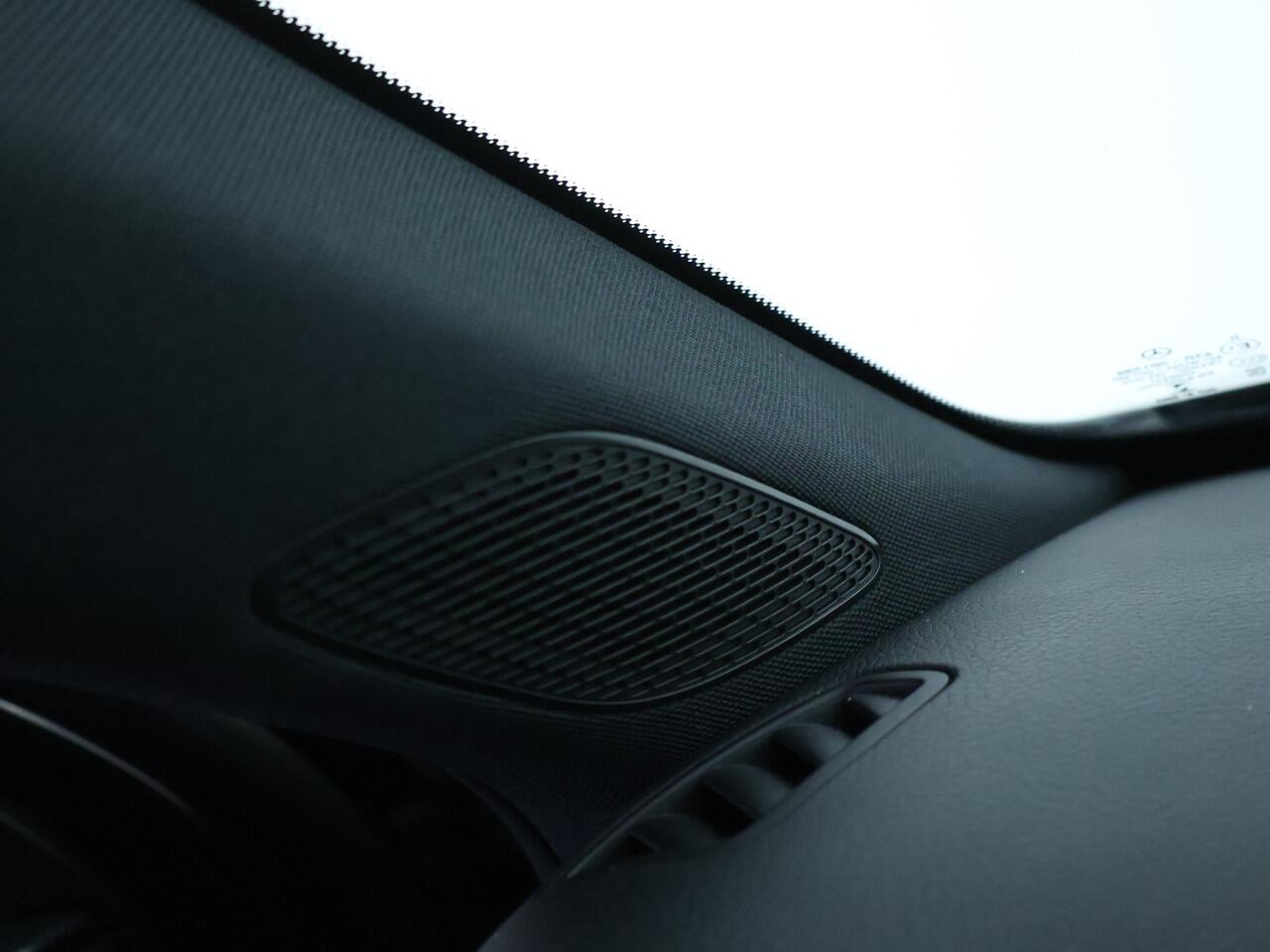 Mercedes-Benz A-KLASSE 180 Business Solution AMG AMG Line | Night Pakket | Phttps://wheelerdelta.autodata.nl/#/voorraadanorama Schuif-Kanteldak | Sfeerverlichting | MultiBeam koplampen | Memory Voorstoelen. Inclusief 24 maanden MB Certified garantie voor Europa.