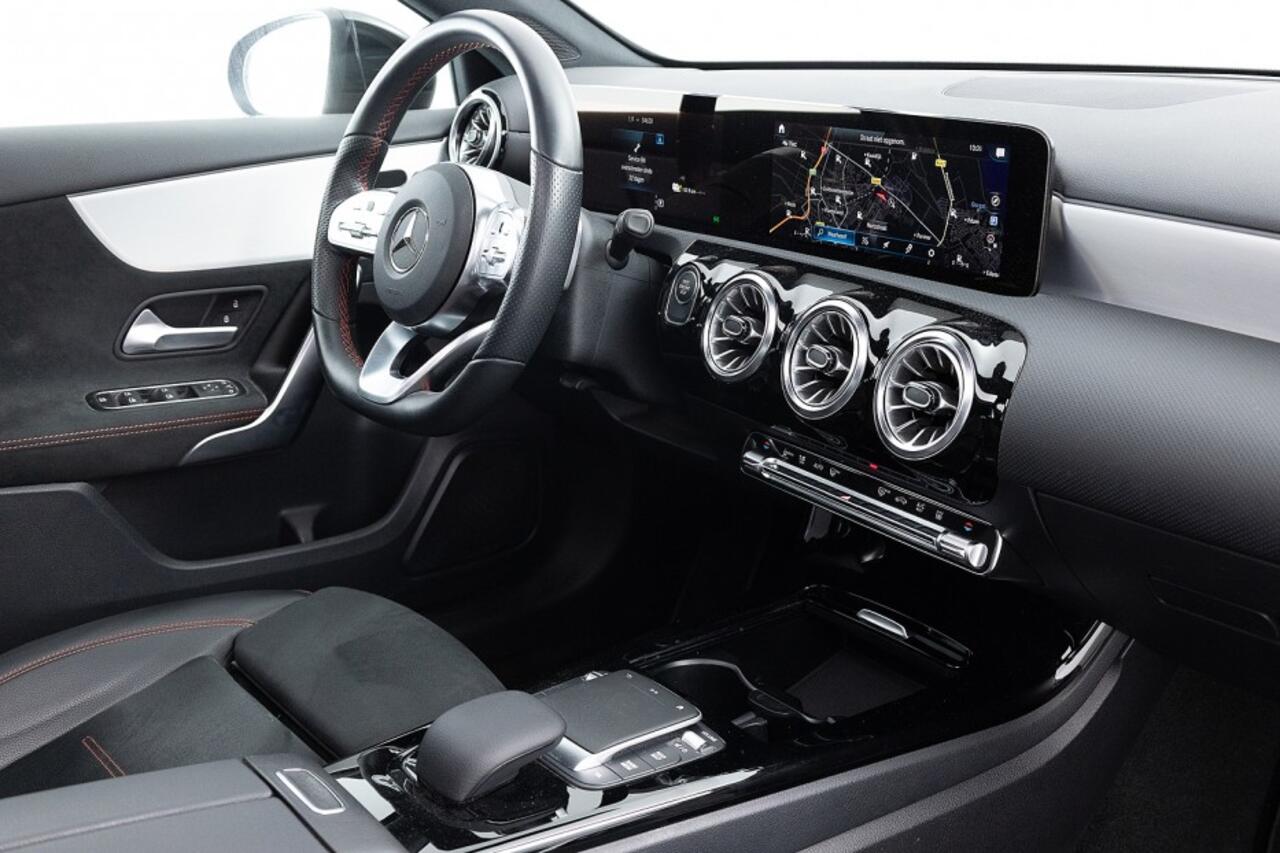 Mercedes-Benz A-KLASSE 250 e AMG Line | PANORAMADAK | Full LED ? 1e Eigenaar