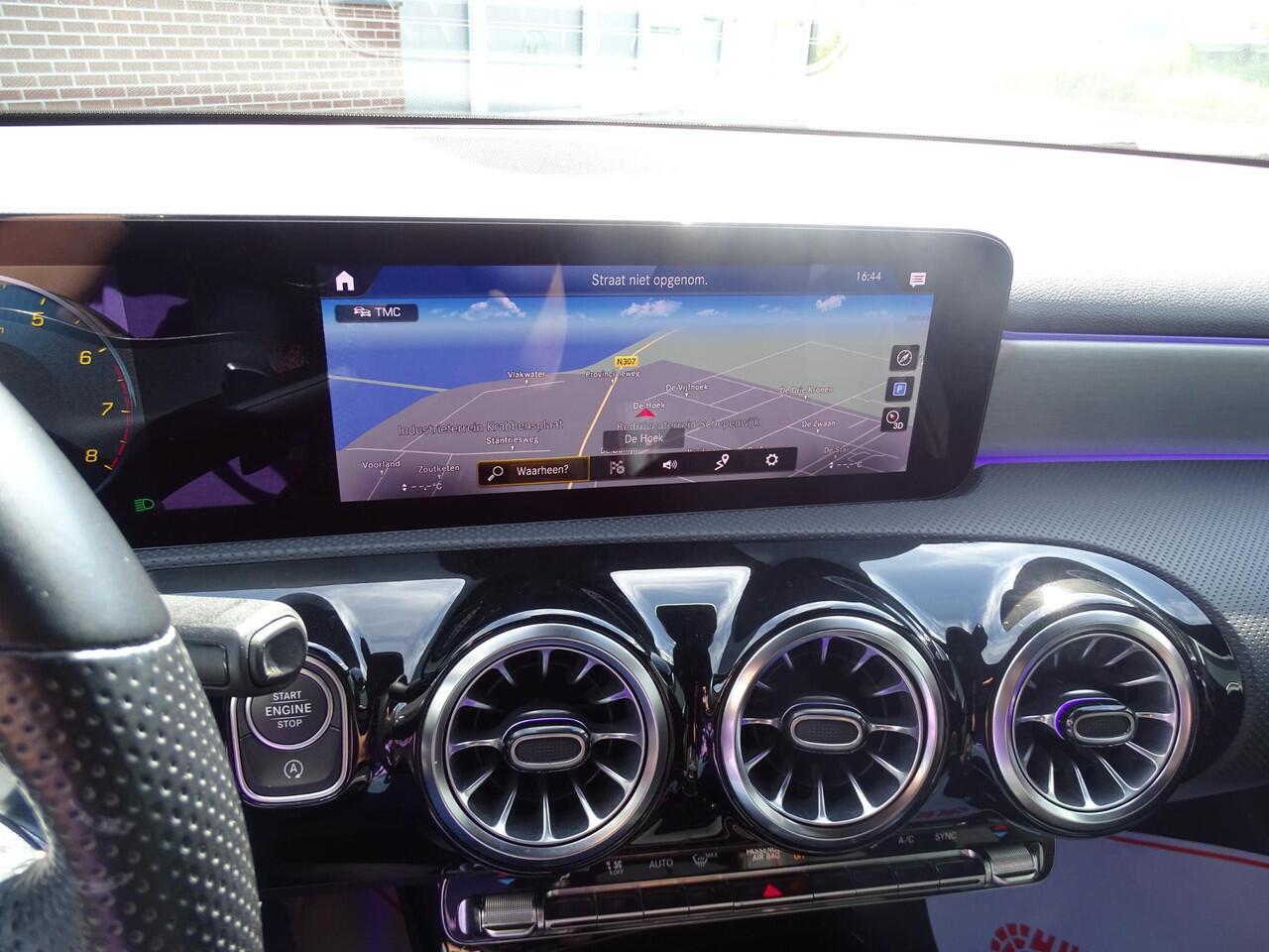 Mercedes-Benz A-KLASSE 180 Business Solution AMG Automaat, Camera, Sfeerverlichting, Navigatie, Multimedia, Airco/ECC, CruiseControl, Leder/Alcantara, Parkeersensoren, LM-velgen