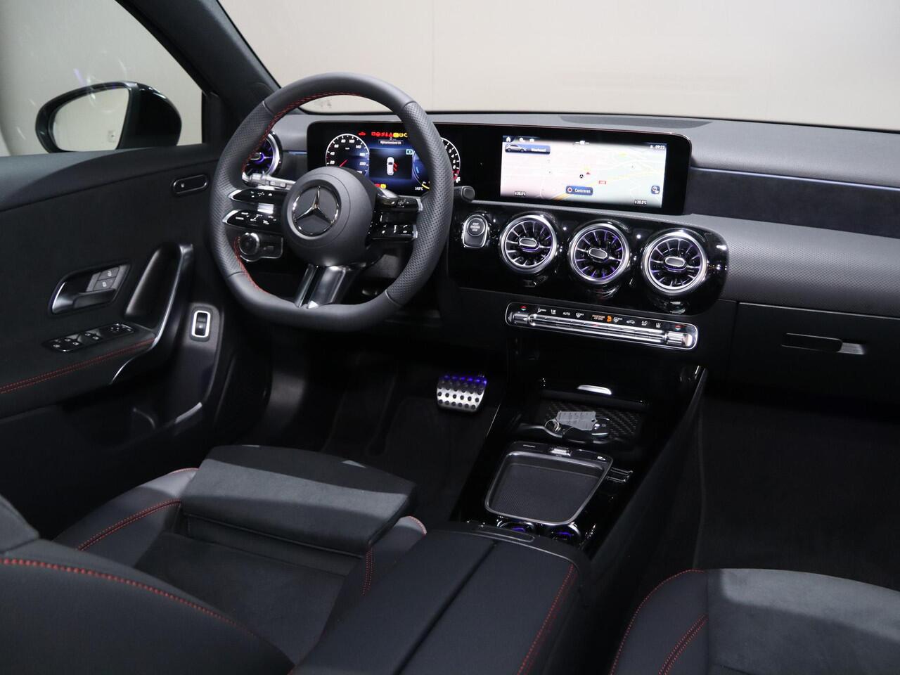 Mercedes-Benz A-KLASSE 250e Business Solution AMG | Panoramaschuifdak | Stoelverwarming | Achteruitrijcamera | MULTIBEAM LED |