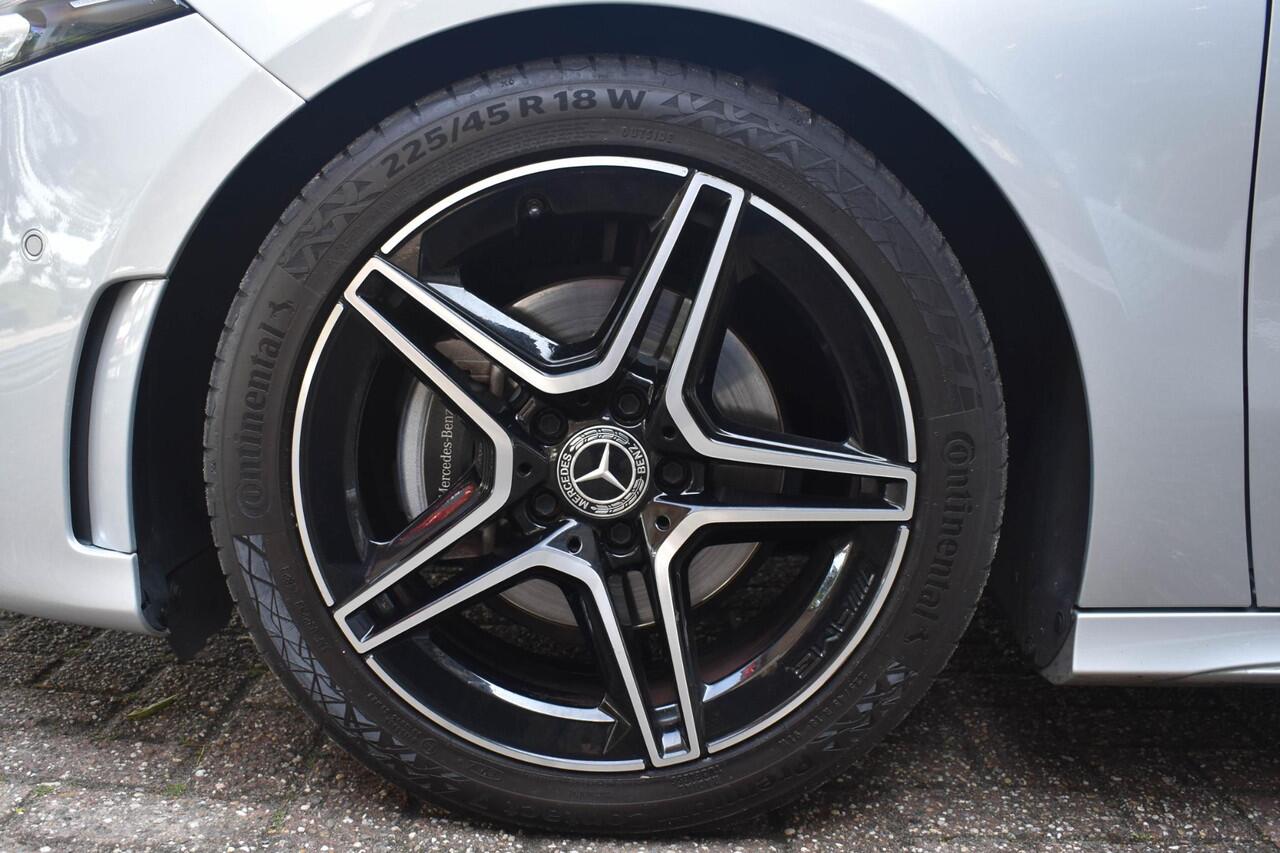 Mercedes-Benz A-KLASSE 180 Business Solution AMG Sfeerverlicht