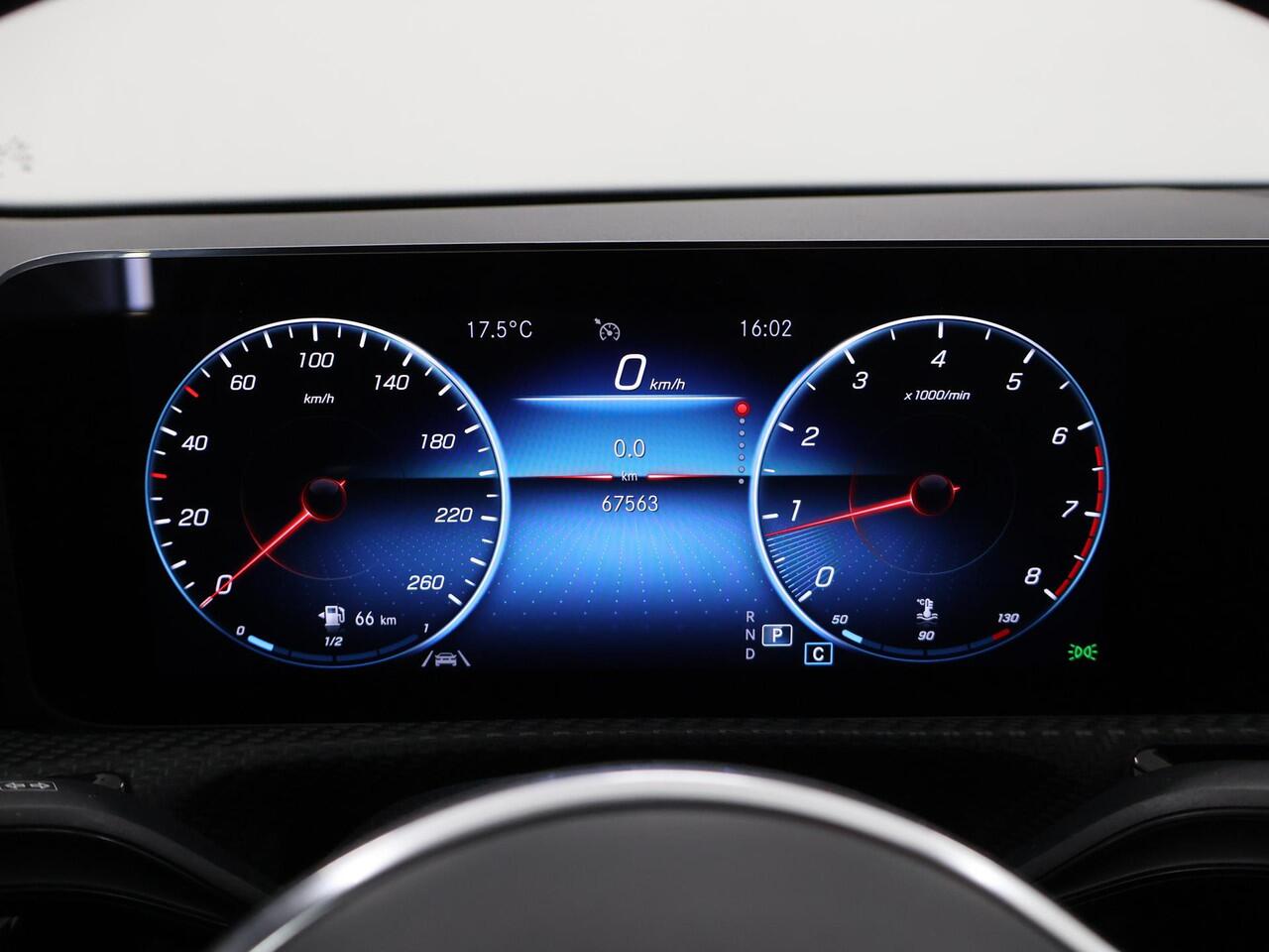 Mercedes-Benz A-KLASSE 180 Business Line | Apple carplay | Widescreen | Achteruitrijcamera | LED | Stoelverwarming |