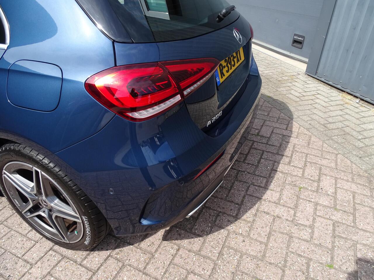 Mercedes-Benz A-KLASSE 200 Premium Plus AMG-LINE ACHTERUITRIJCAMERA | ADAPTIEVE CRUISECONTROL | NAVIGATIE | PARKEERSENSOREN ACHTER | KEYLESS START/ENTRY | LED KOPLAMPEN DAGRIJVERLICHTING | DAB RADIO | LEDER/ALCANTARA