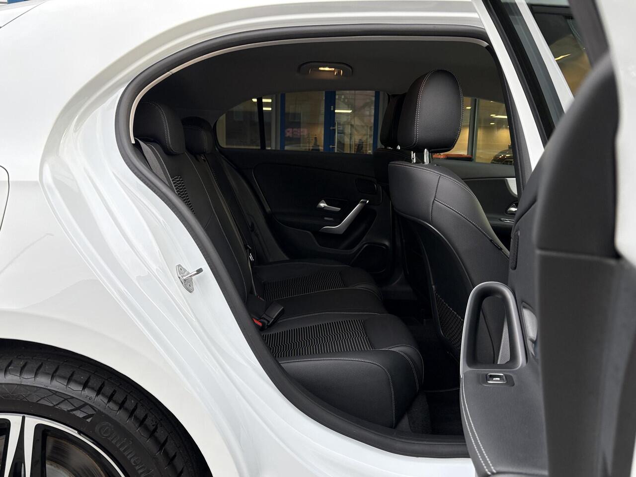 Mercedes-Benz A-KLASSE 250 e Business Solution AMG Limited | Wegklapbare trekhaak | Stoelverwarming | Half leder | Camera