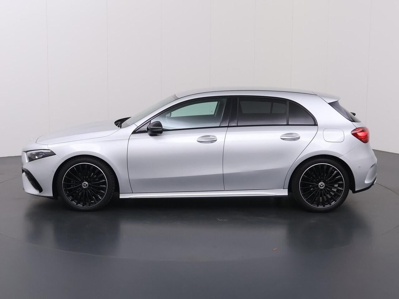 Mercedes-Benz A-KLASSE 180 AMG Line | Premium pack | Night pakket | Stoelverwarming |