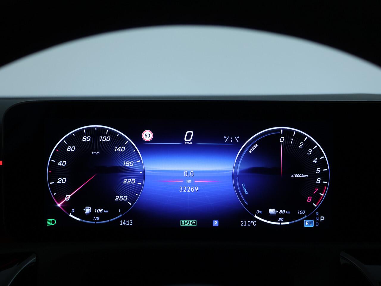 Mercedes-Benz A-KLASSE 250 e AMG plug-In Hybride | AMG Line Advanced Plus | Night Pakket | 11kW Laden | Stuur en Stoelverwarming | Inclusief 24 maanden MB Certified garantie voor Europa.