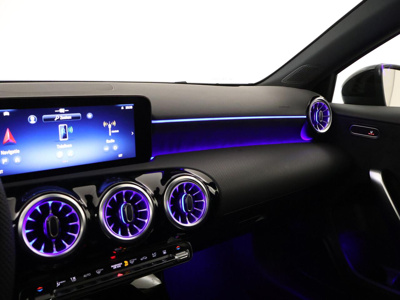 Mercedes-Benz A-KLASSE 250 e Star Edition AMG Line | Nightpakket | Distronic | Antidiefstalpakket URBAN GUARD PLUS | Dodehoekassistent | Panoramaschuifdak | Parkeerpakket met achteruitrijcamera | KEYLESS GO |