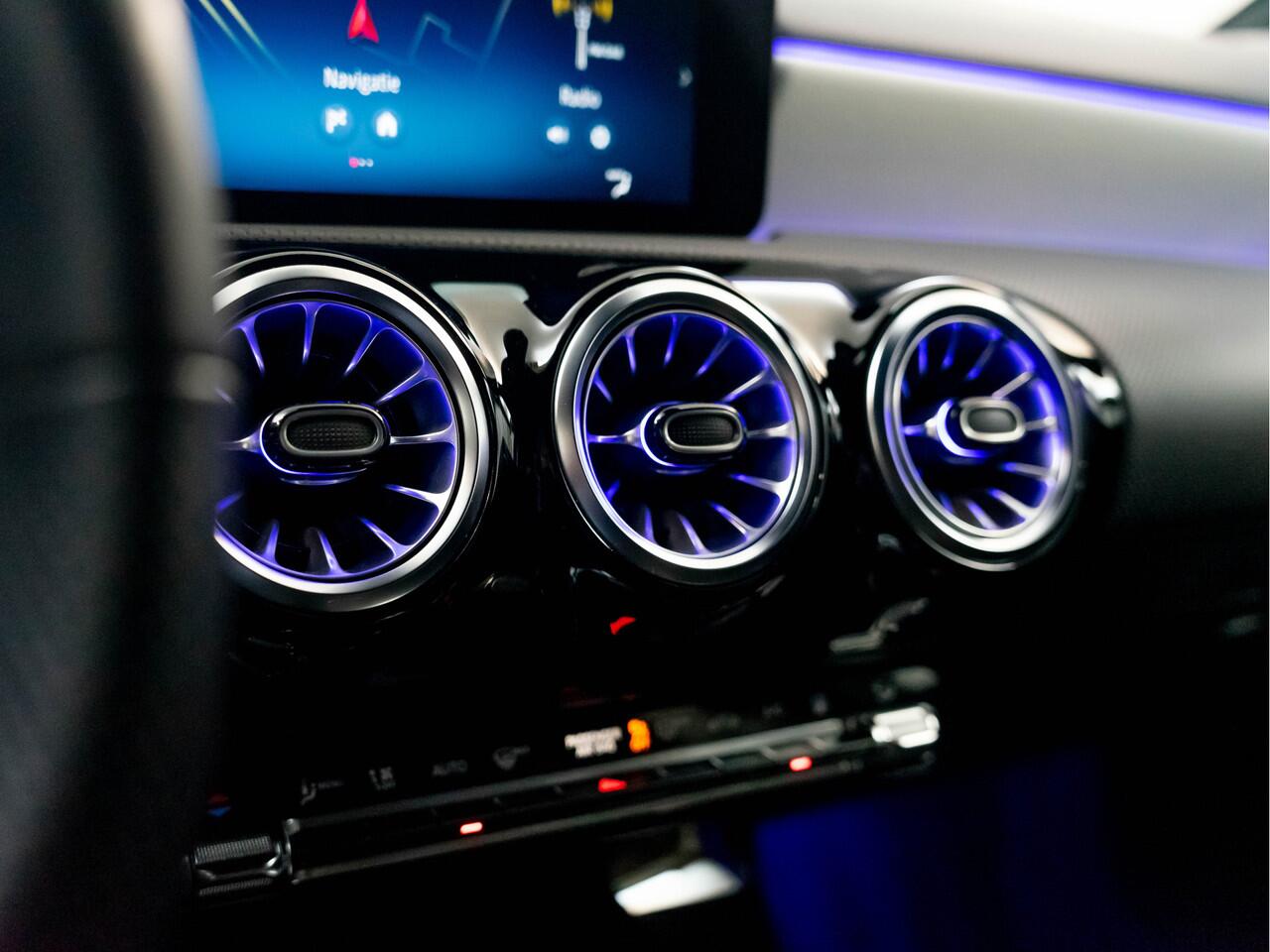 Mercedes-Benz A-KLASSE 250 e AMG Line | Night | Alpine Grijs | Keyless-Go | Trekhaak | Verwarmd stuurwiel