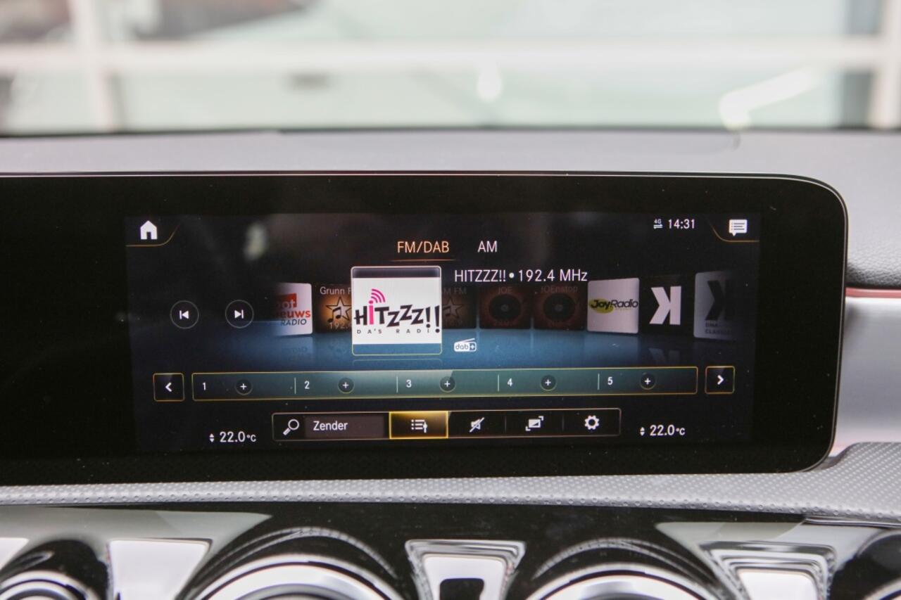 Mercedes-Benz A-KLASSE 180 Bns Sol. AMG | Pano | Sfeerverlichting |