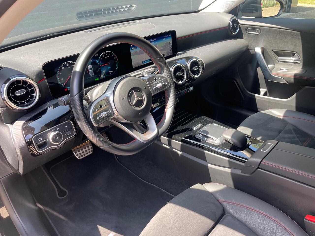 Mercedes-Benz A-KLASSE 250 e AMG-style - Trekhaak - Camera - Apple car play etc etc!