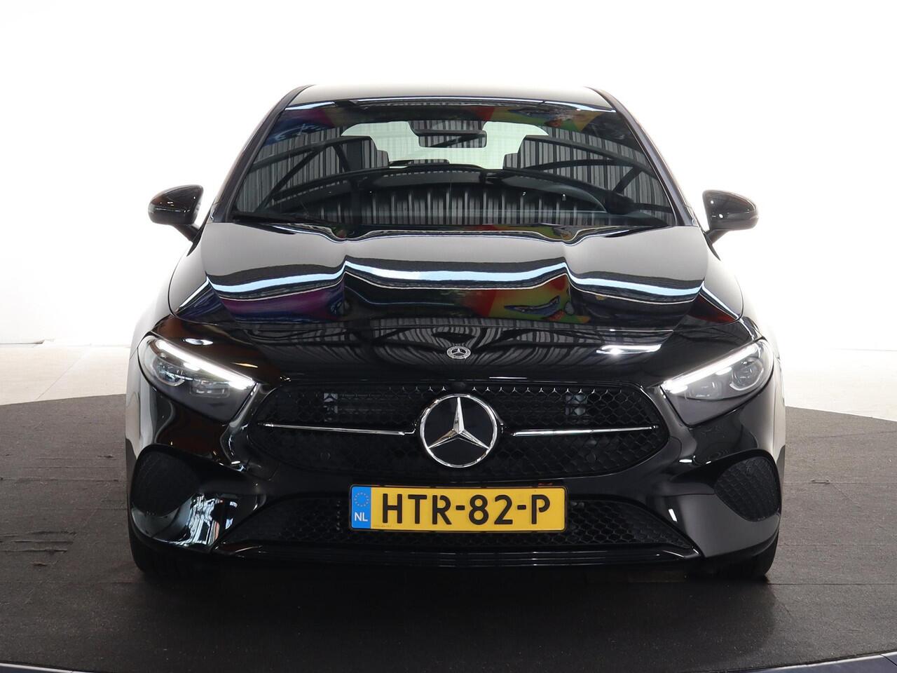 Mercedes-Benz A-KLASSE 180 Star Edition Luxury Line | Night | Distronic | Dodehoek assistent | Apple Carplay | Sfeerverlichting |