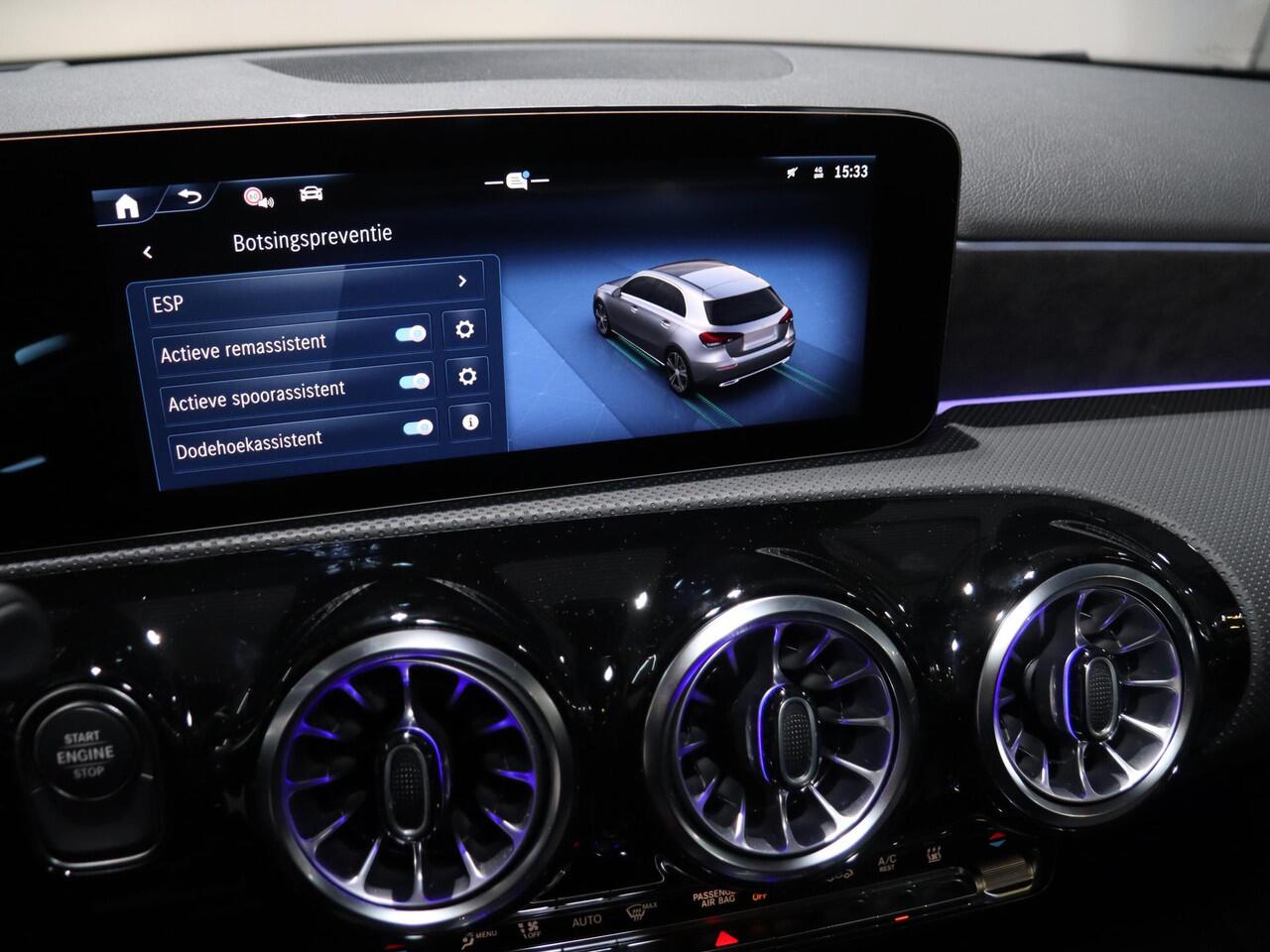 Mercedes-Benz A-KLASSE 250e Business Solution AMG | Panoramaschuifdak | Premium Plus | Head-up display | Dodehoekassistent |