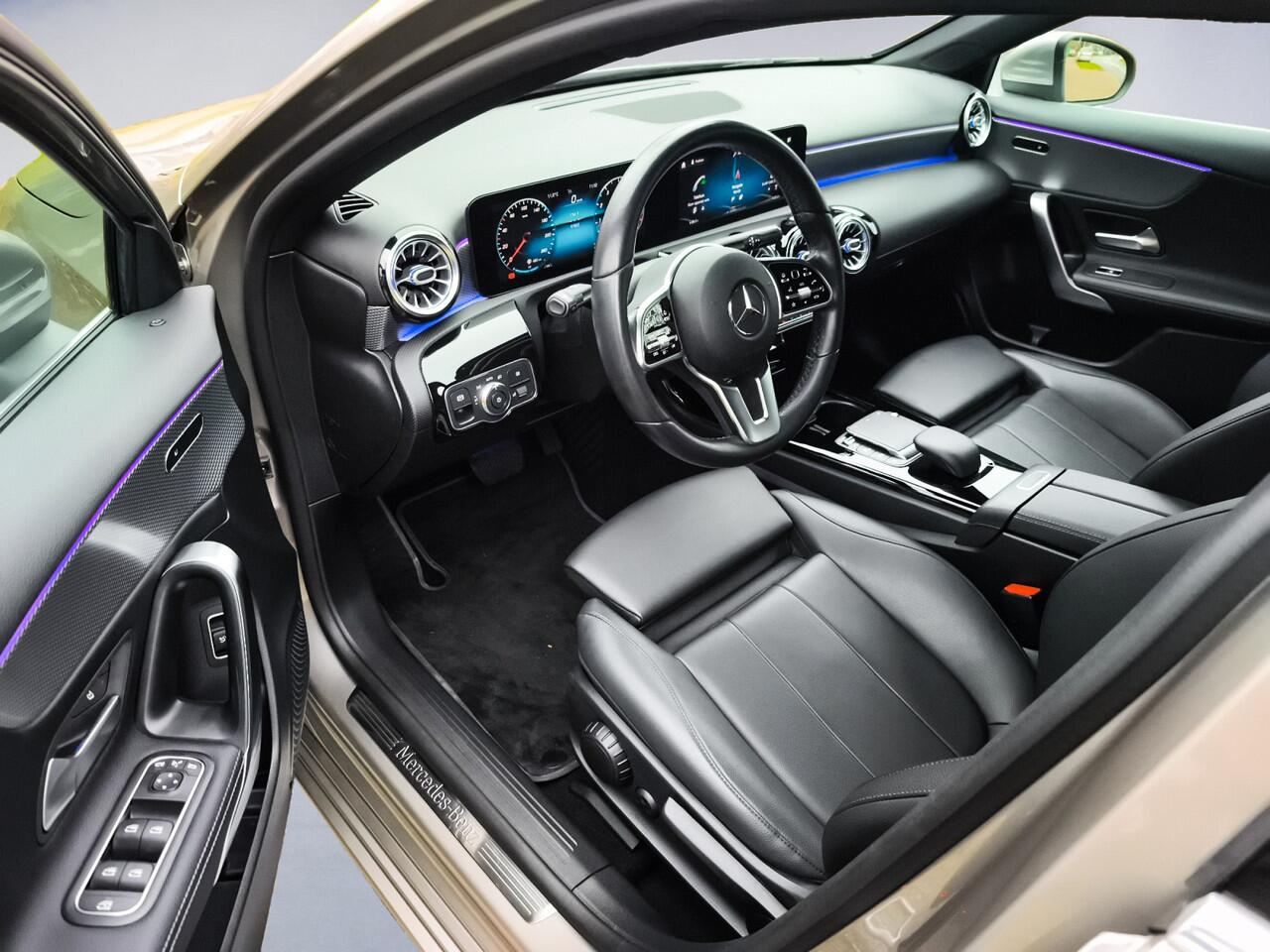 Mercedes-Benz A-KLASSE 200 Business Solution Luxury 1e-Eig. & Dealer-Onderh. BOVAG-Garantie. NL-Auto.