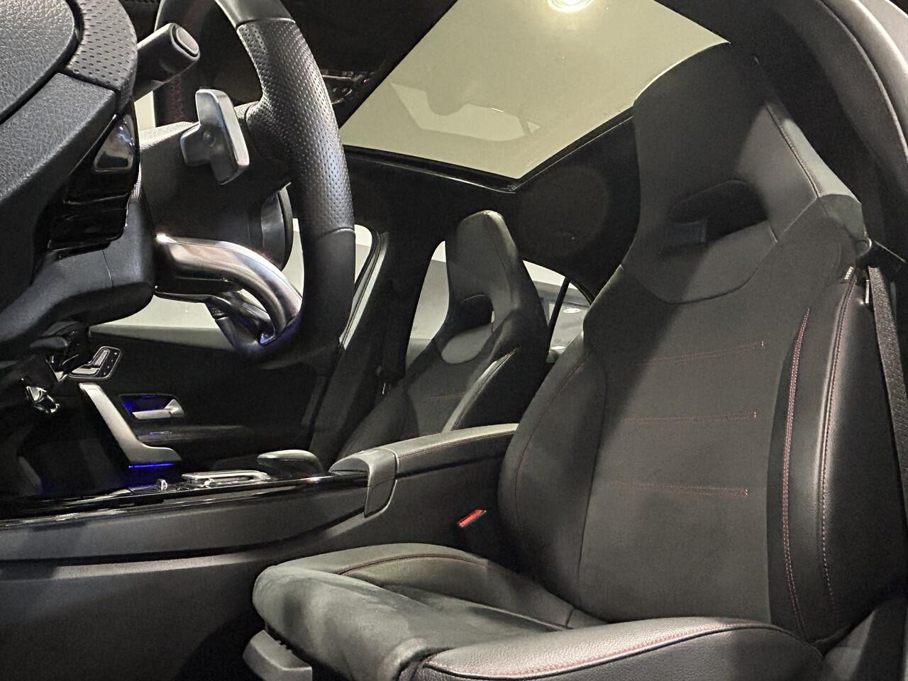 Mercedes-Benz A-KLASSE 250e AMG // Panoramadak // Memory // MultiBeam LED // 19" AMG // Sfeerverlichting // Nightpakket