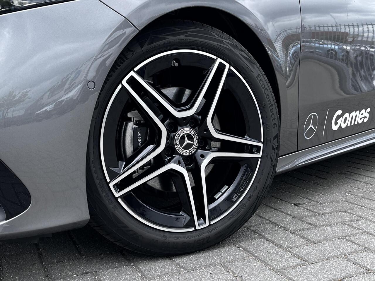 Mercedes-Benz A-KLASSE 180 Star Edition AMG | Night Pakket | Dodehoekassistent | Sierdelen Aluminium | Sfeerverlichting | Stoelverwarming | Parkeersensoren | Achteruitrijcamera | Elektrisch Inklapbare Buitenspiegels