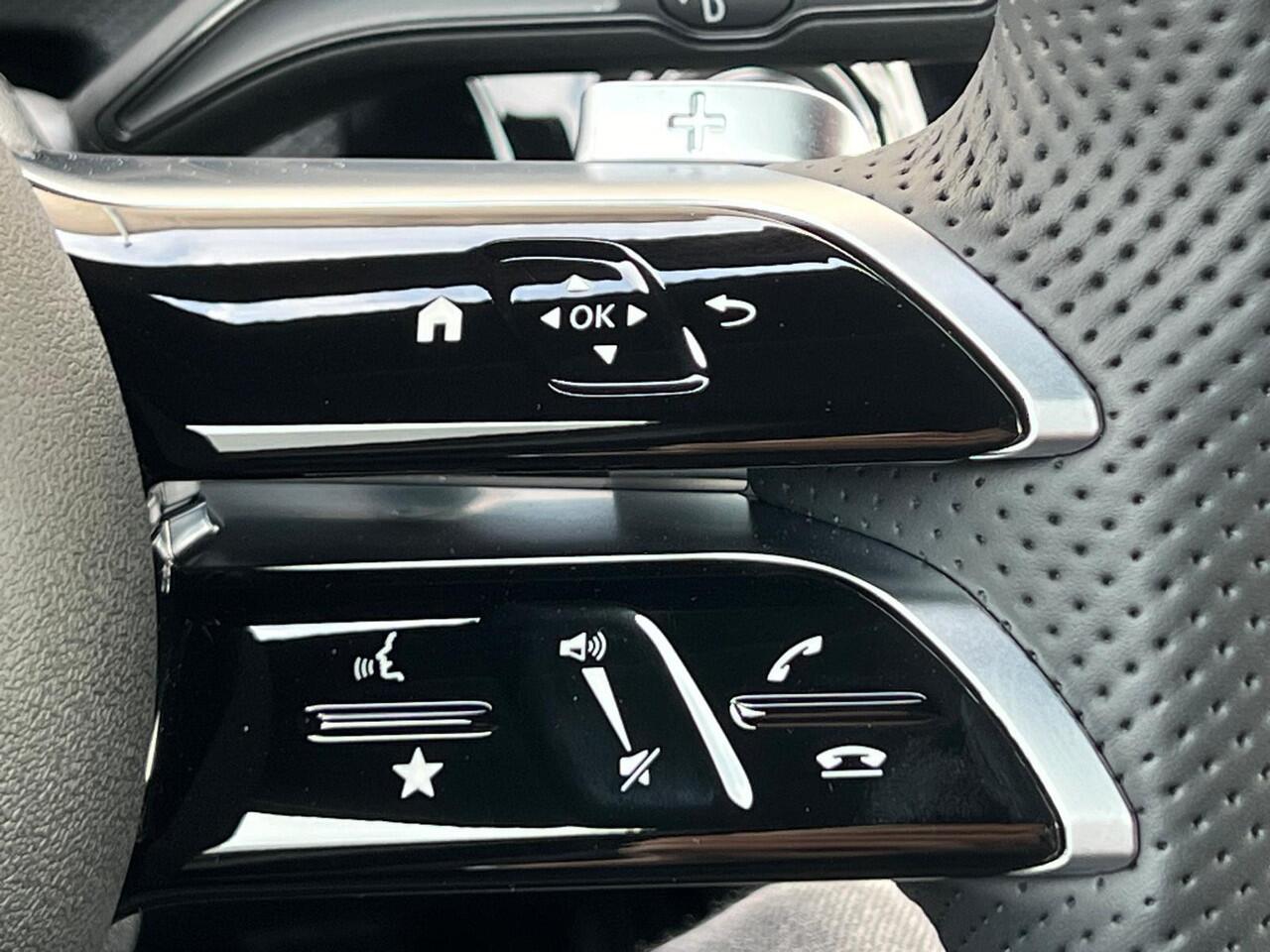 Mercedes-Benz A-KLASSE 200 AMG Line | Panoramadak | Burmester