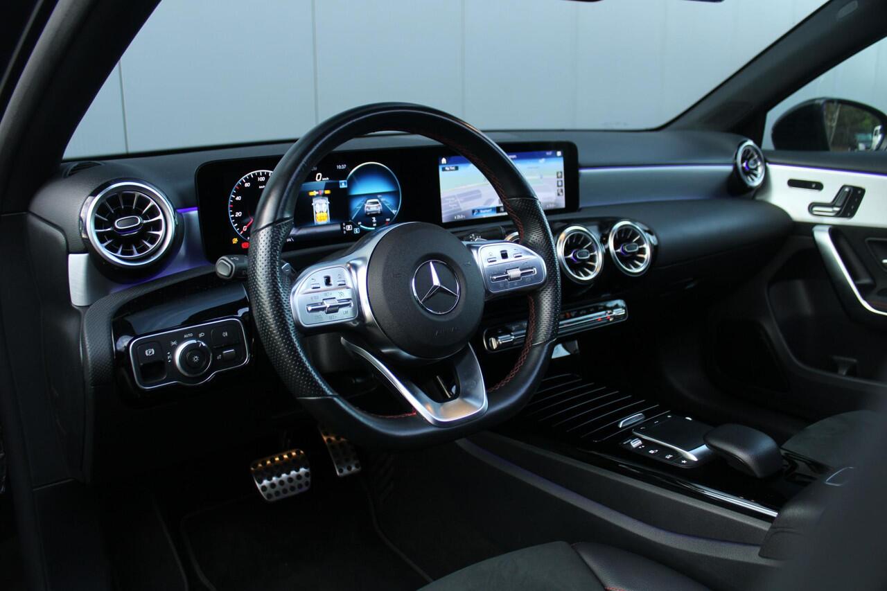 Mercedes-Benz A-KLASSE 180 Business Solution AMG | NAP! | Widescreen | Night Package | Panorama dak | Navigatie | Camera