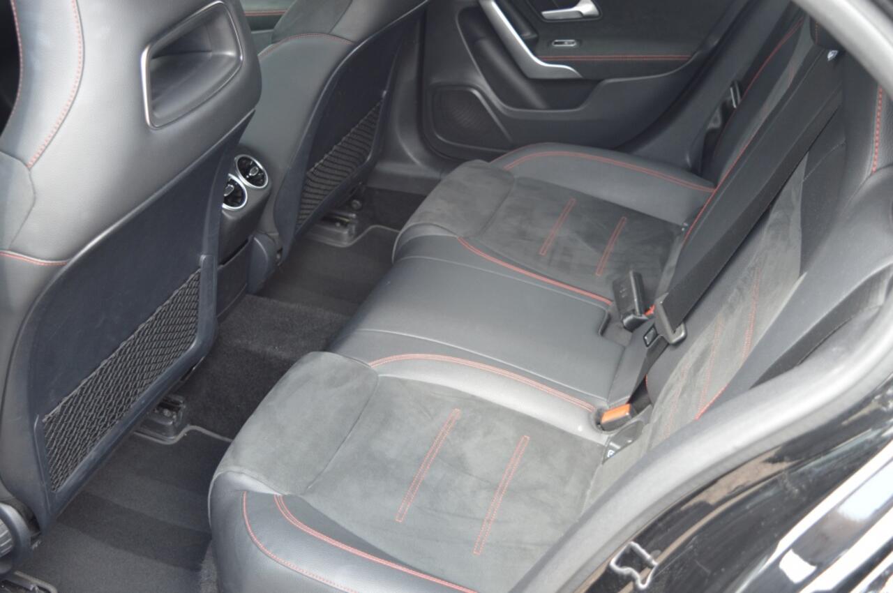 Mercedes-Benz A-KLASSE 180 Solution AMG | AUT - CAMERA - NAVI