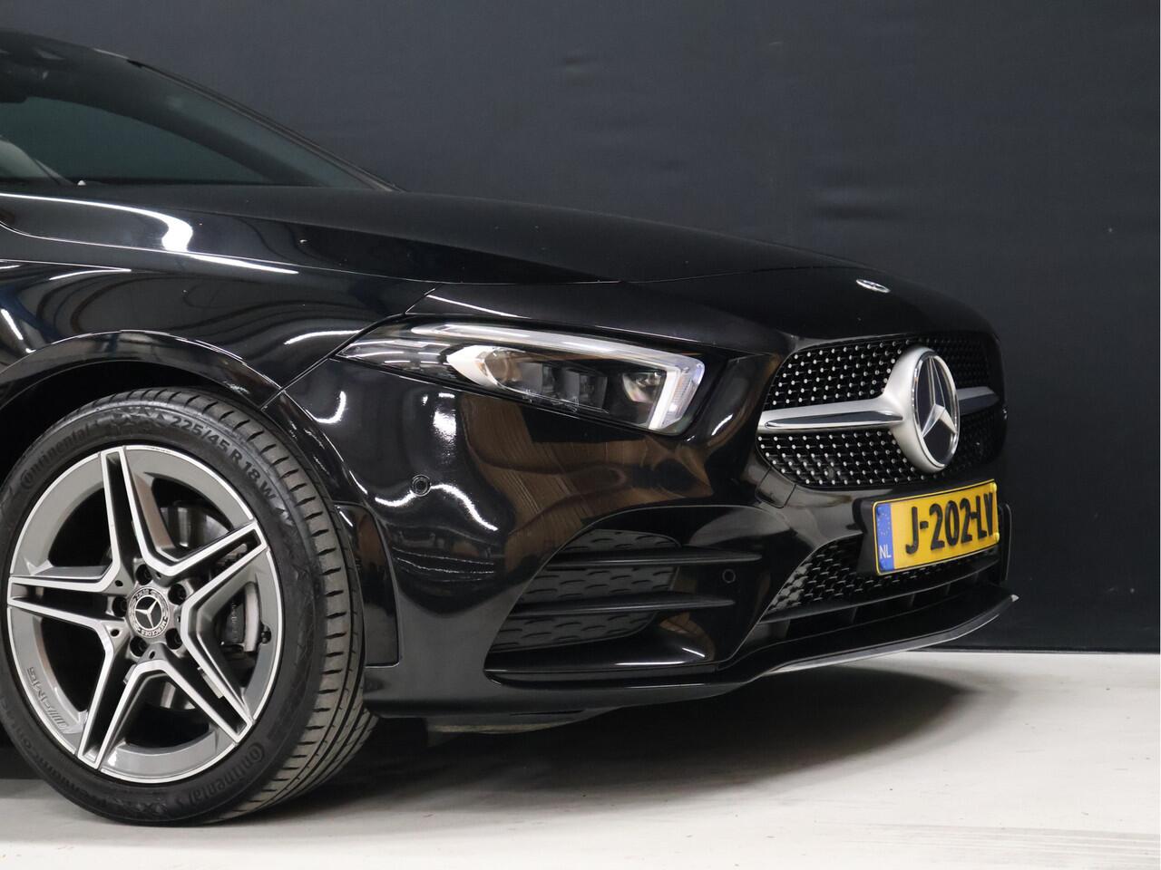 Mercedes-Benz A-KLASSE 200 AMG Sport *WEEKAANBIEDING* [SFEERVERLICHTING, SCHUIFKANTELDAK, CAMERA, PDC 360, MEMORY SEATS, STOELVERWARMING, CRUISE CONTROL, FLIPPERS, NAVIGATIE, NIEUWSTAAT]