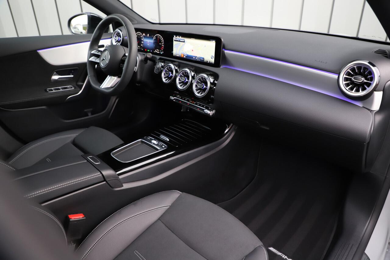Mercedes-Benz A-KLASSE 250e AMG | Panoramadak | Sfeerverlichting | ACC | Stuurwielverw. | Standkachel | Widescreen | 2025.