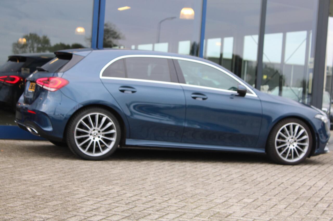 Mercedes-Benz A-KLASSE 180 AUT7 AMG LINE 19'' SFEER WIDESCREEN CAMERA <<NL AUTO>>
