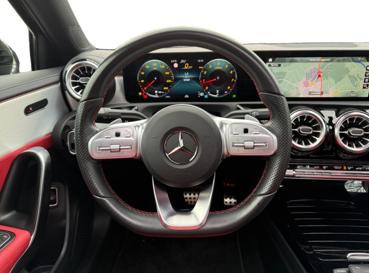 Mercedes-Benz A-KLASSE 180 AMG Line I Panoramadak I Leder I Widescreen