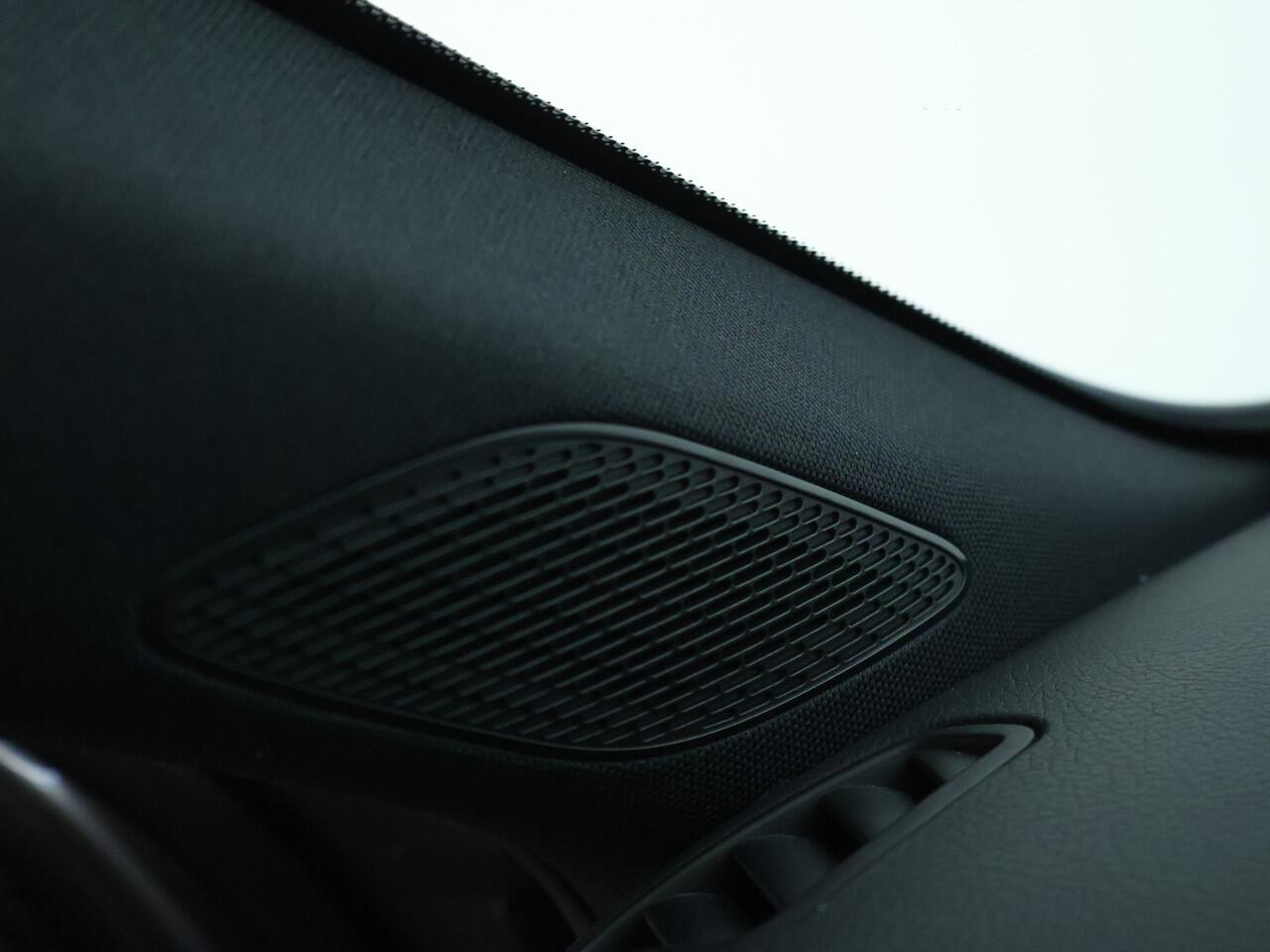 Mercedes-Benz A-KLASSE 250 e Sedan AMG Plug-In Hybride AMG Line | Night Pakket | Panorama Schuif-Kanteldak | 19 Inch AMG Velgen | Sfeerverlichting. Inclusief 24 maanden MB Certified garantie voor Europa.