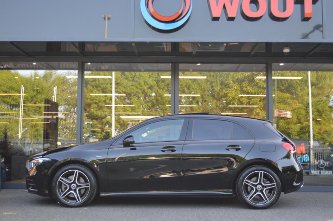 Mercedes-Benz A-KLASSE 250 e AMG Led Panorama Widescreen Sfeer Distronic Camera Trekh. Augmented Pdc