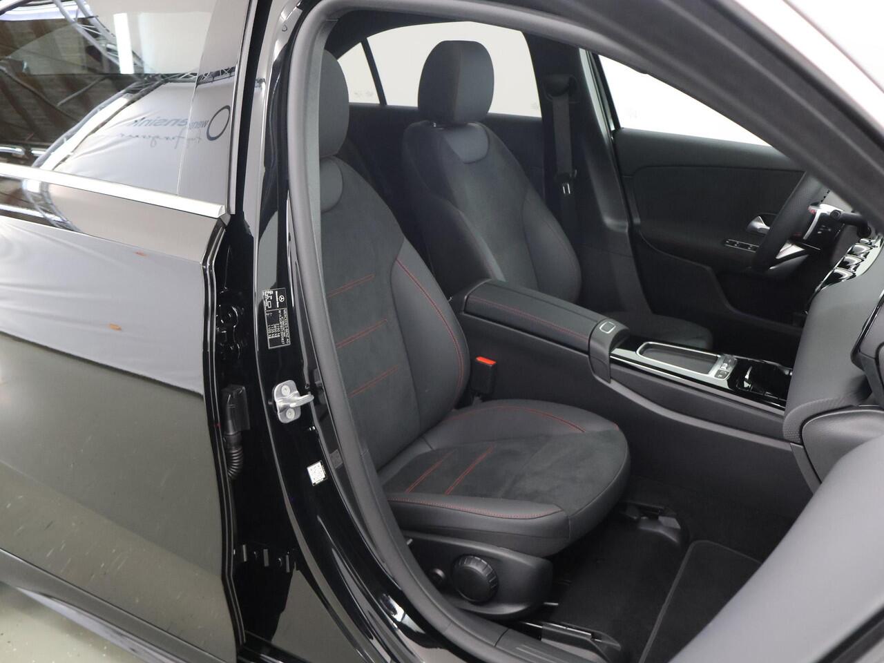 Mercedes-Benz A-KLASSE 250e Business Solution AMG | Panoramadak | Sfeerverlichting | Achteruitrijcamera |