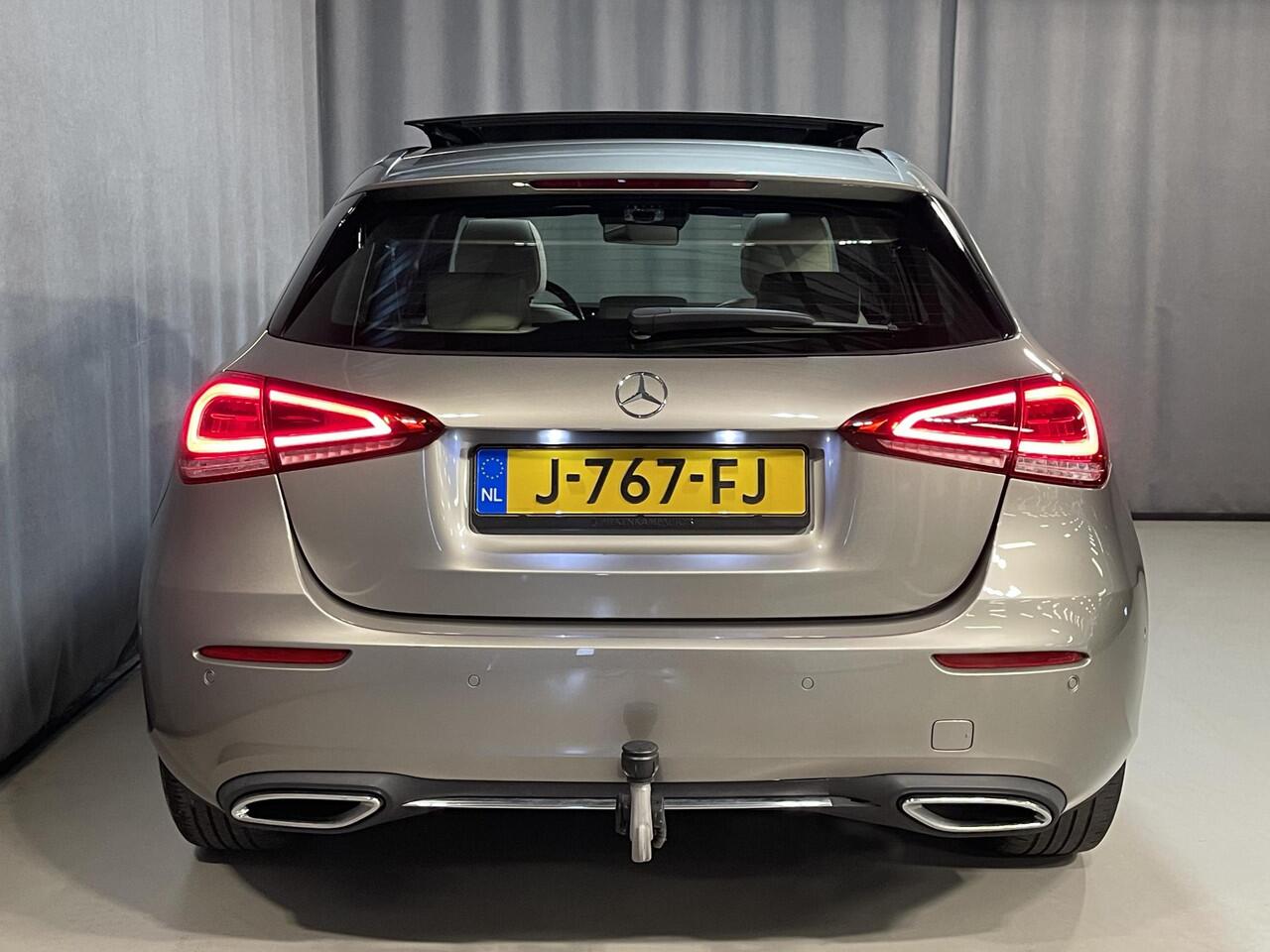 Mercedes-Benz A-KLASSE 180 Business Solution Luxury 17"/Panoramadak/Elektrische stoelen + memory/Keyless/Trekhaak/Stoelverwarming/Multibeam/Sfeerverlichting/Camera
