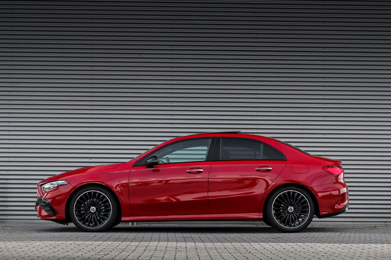 Mercedes-Benz A-KLASSE Limousine 180 AMG | Rijassistentiepakket | Panoramadak | Stoelverwarming | Achteruitrijcamera